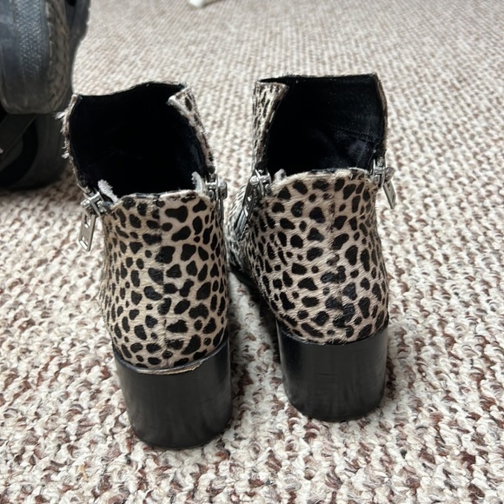 Woman’s booties - Picture 3 of 11